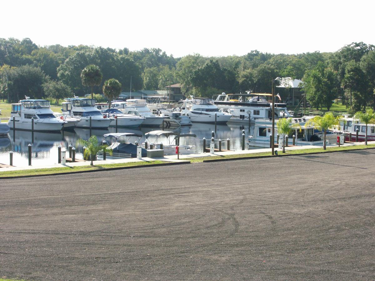 Big River Marina & Lodge Astor Exterior foto